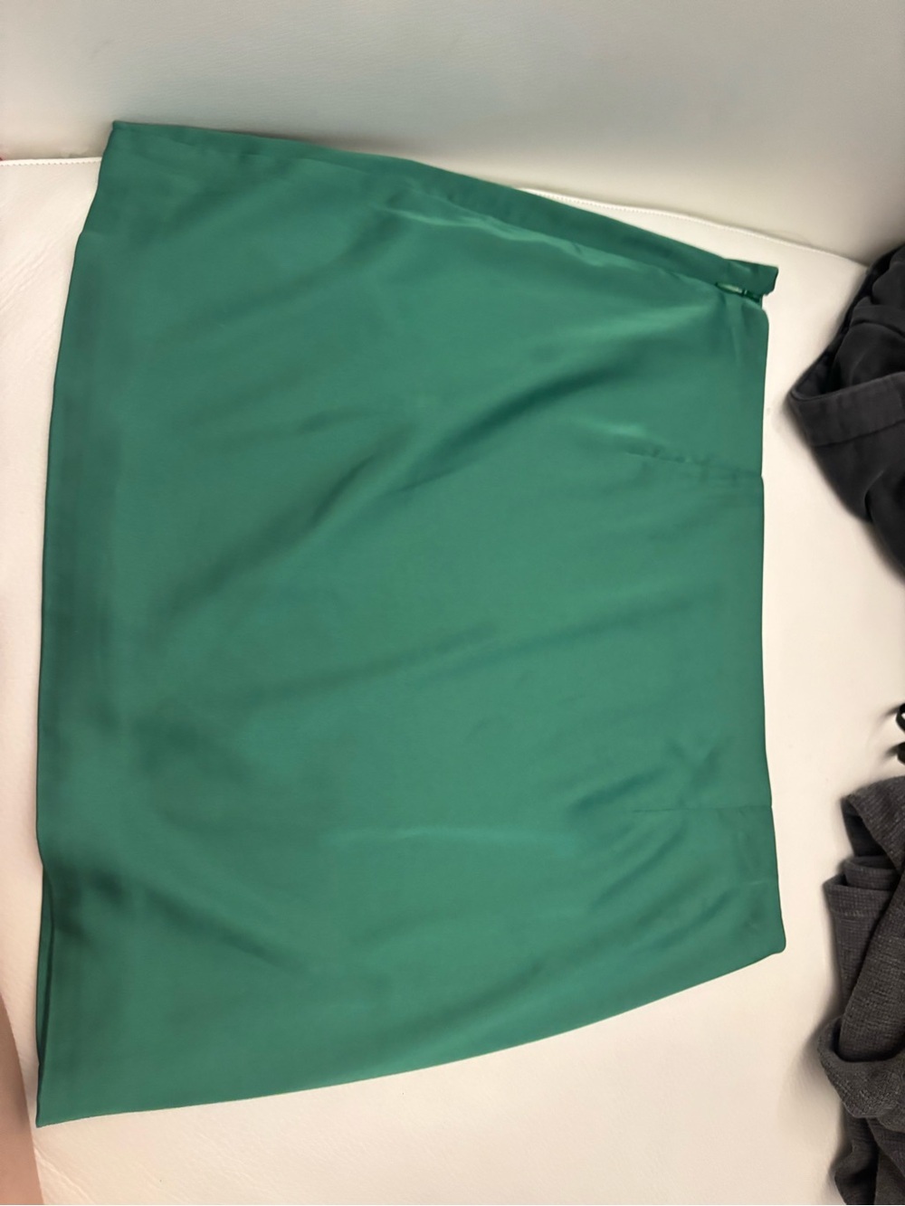 Aritzia Sunday Best Green Women's Skirt - Classic Straight Style - Picture 4 of 6